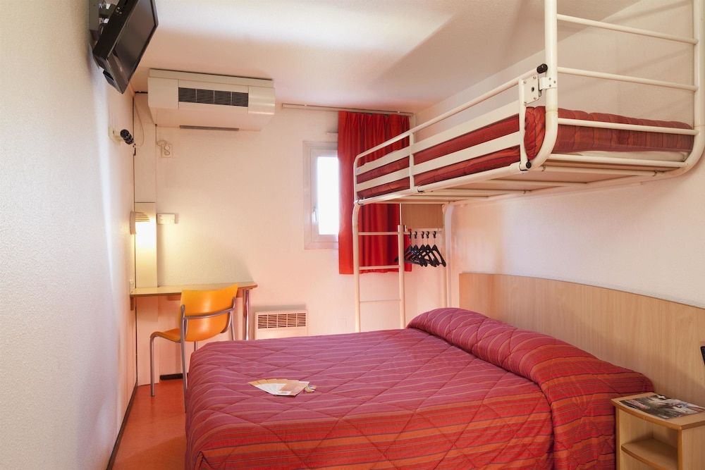 Bild på Standardrum - flera sängar (1 Double and 1 Single bed)