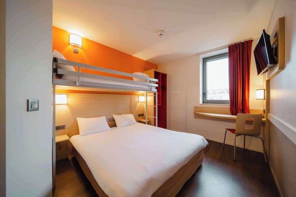 Bild på Standardrum - flera sängar (1 Double and 1 Single bed)