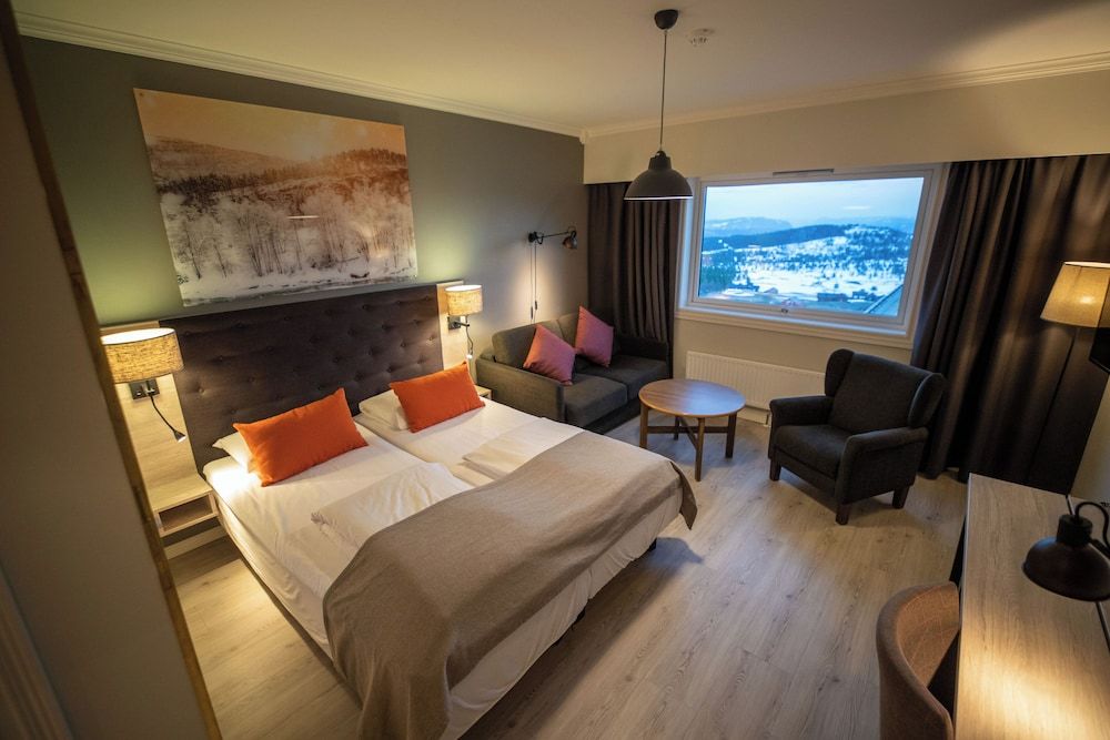 Bild på Deluxe dubbelrum - 1 queensize-säng med bäddsoffa - icke-rökare - utsikt mot bergen