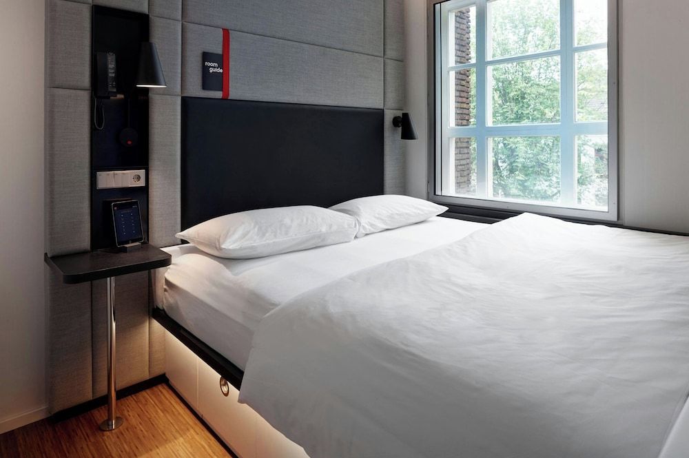 Bild på Rum - 1 kingsize-säng (Mobility Accessible, Roll-In Shower)