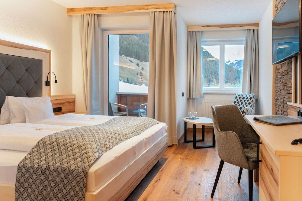 Bild på Superior dubbelrum - 1 sovrum - balkong - utsikt mot bergen