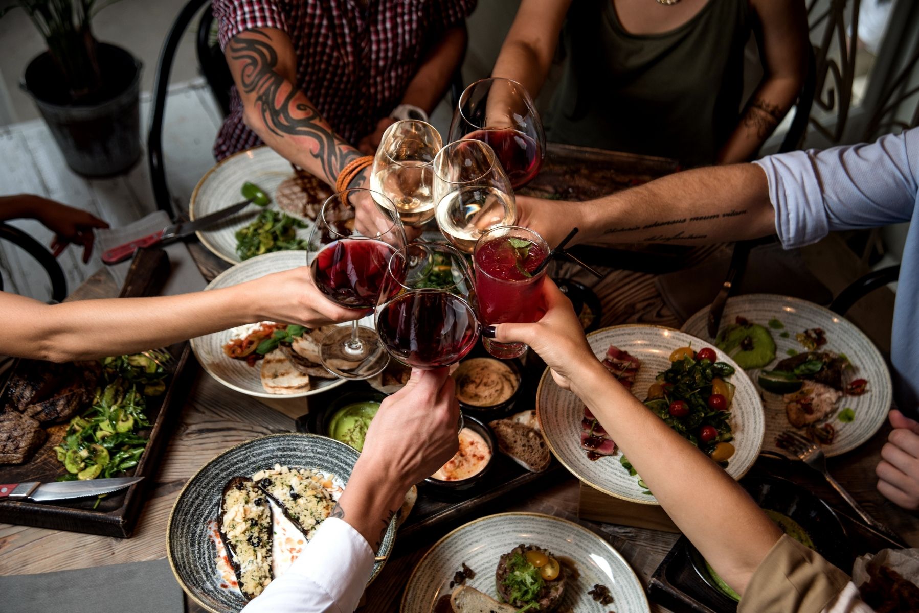 Hotel Restaurant De Twee Linden i Beneden-Leeuwen - Boka ...