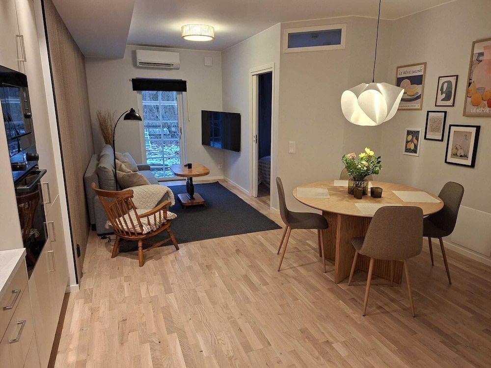 Bild på Lägenhet Comfort - utsikt mot innergården - innergård (Lgh 1003)