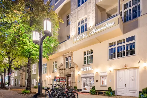 Hotel Brandies - Comfortrum - FRONT