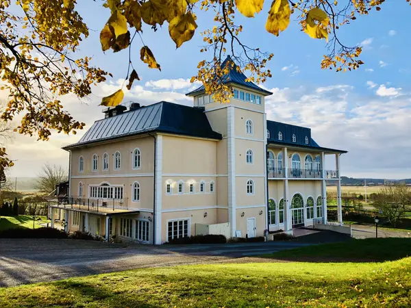 Johannesbergs Slott - Bo som en kung inkl. middag - FRONT