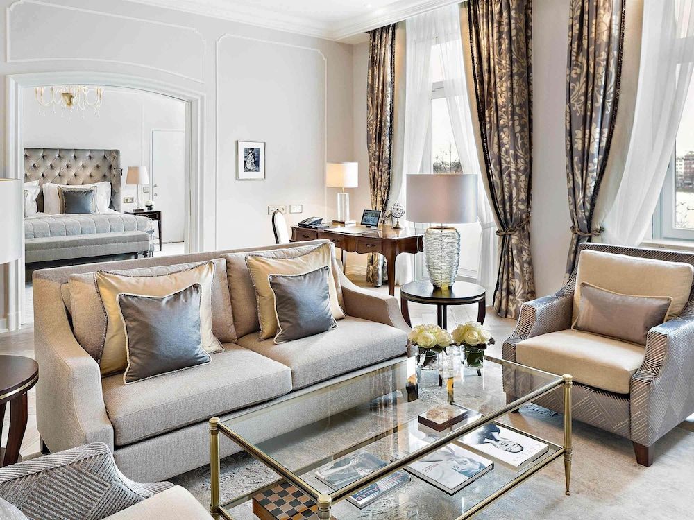 Bild på Svit - 1 sovrum - sjöutsikt (Celebrity King. Separate Living Room)
