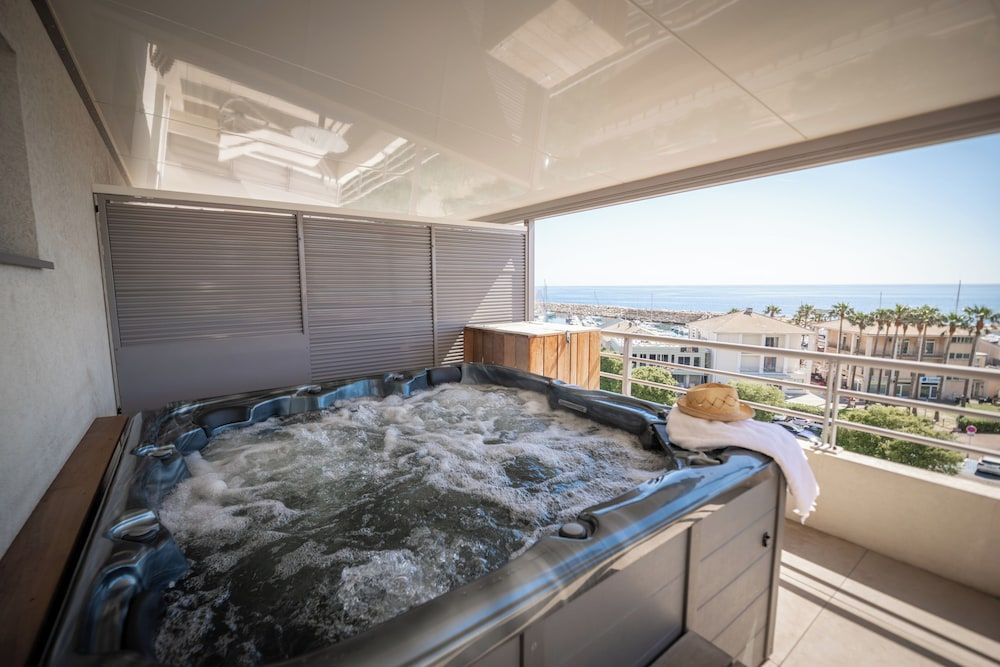 Bild på Svit Royal - bubbelpool - havsutsikt