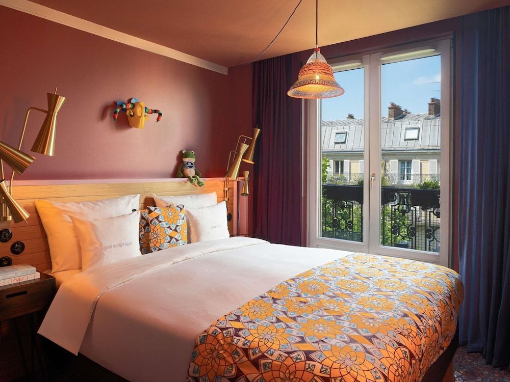 Bild på Medium with Balcony and Paris view
