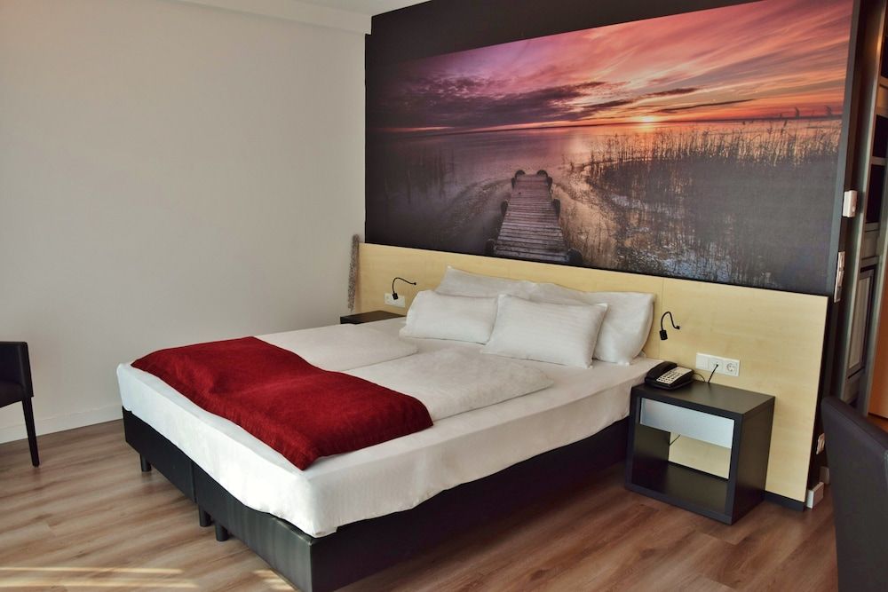 Bild på Panoramic dubbelrum - 1 queensize-säng - icke-rökare - sjöutsikt (Tower)